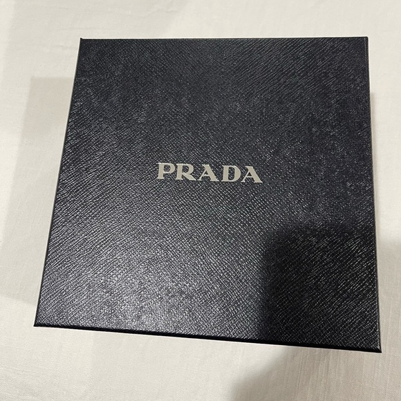 PRADA re-nylon headband. White. Never Worn. Authentic. 6 cm width. Sophisticated - Picture 4 of 6